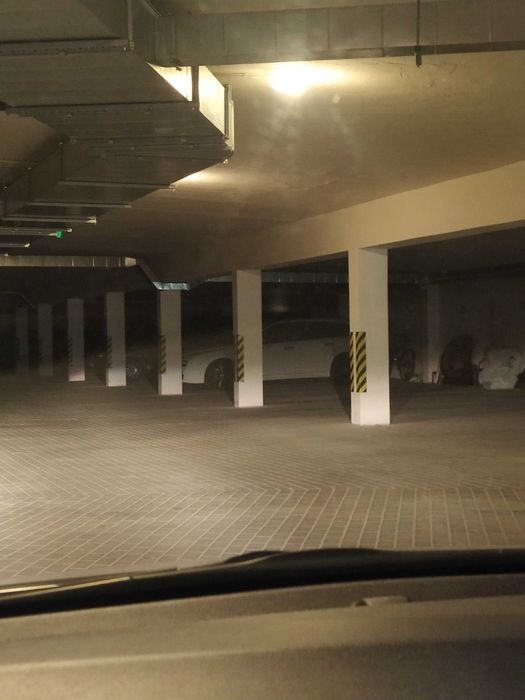 Miejsce postojowe w garażu podziemnym Ludwika Mierosławskiego 27