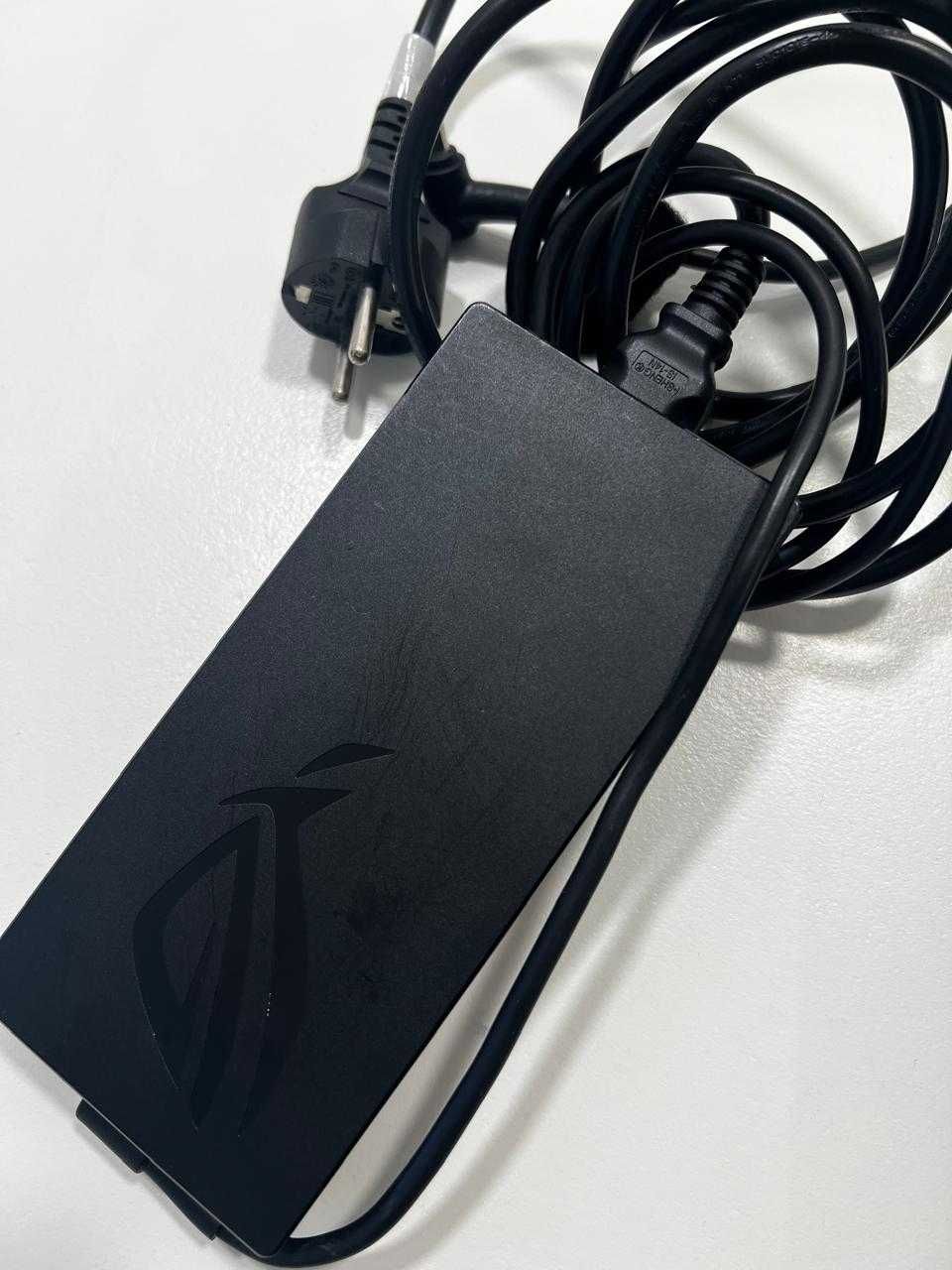 Portátil Gamer Asus ROG Zephyrus M16 i9-12900H/32GB/1TB SSD/RTX 3070Ti