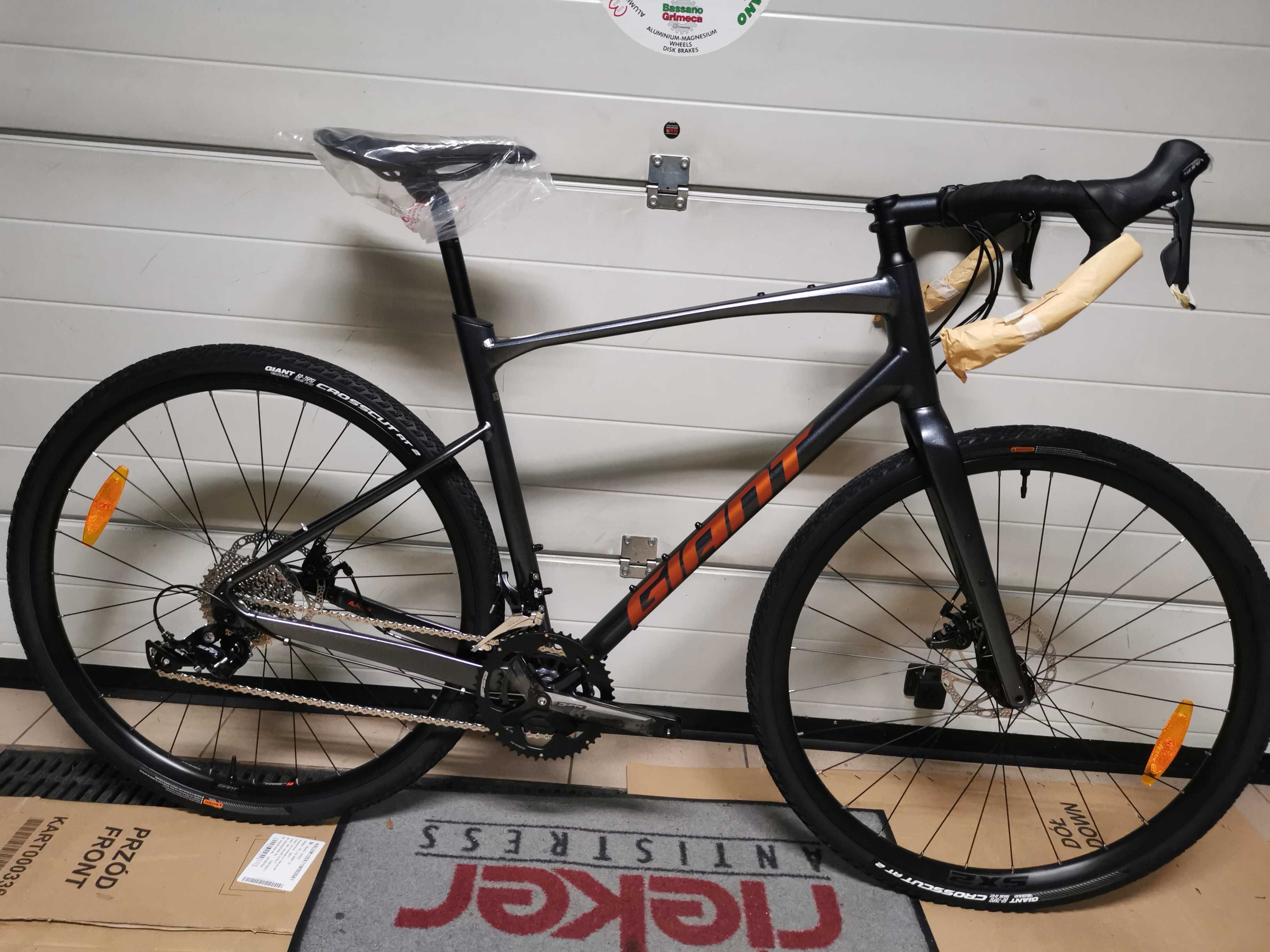 Rower gravel Giant Revolt 2  rozm M, L, XL