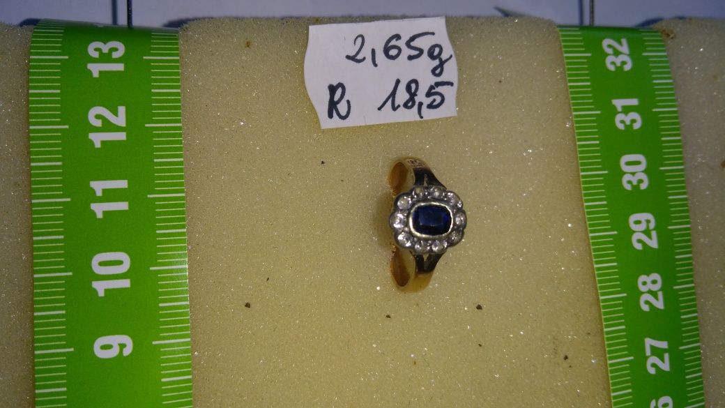 Pierścionek złoty z szafirem i innymi w cenie 1500 zł
