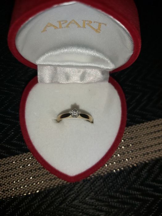 Pierścionek z diamentem 585