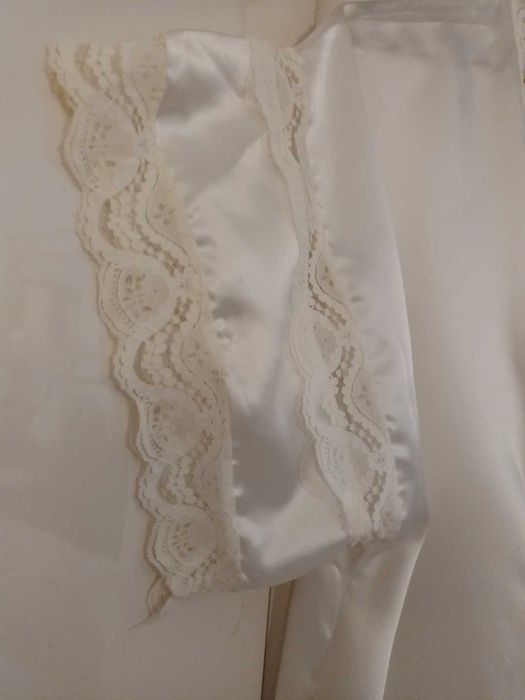 szlafrok  biał biały wykończenie   koronka do negocjacji