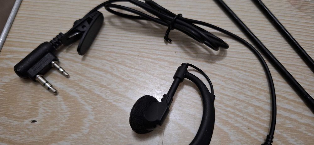 Антенна ABBREE AR-771 для рації Baofeng, або гарнитура