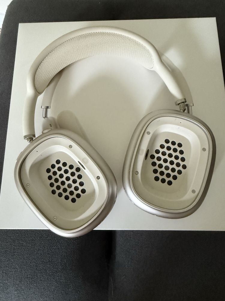 Air pods Max Starlight