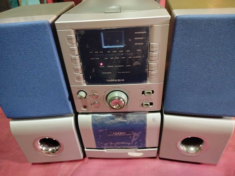Aparelhagem de som com CD, rádio e cassete