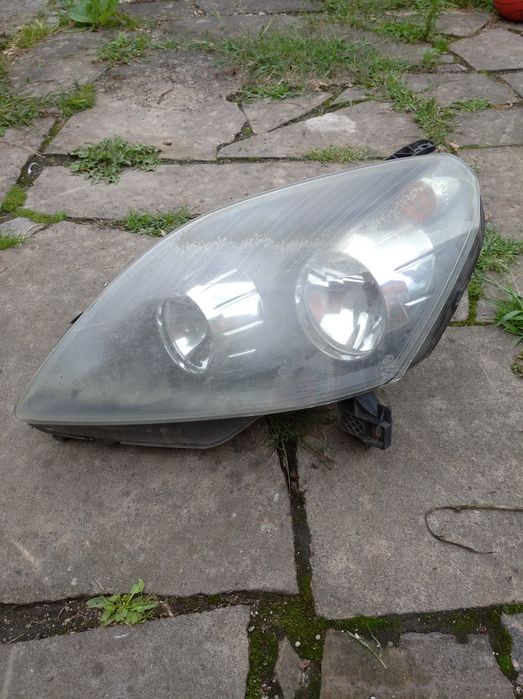 Reflektor przedni lewy Zafira B