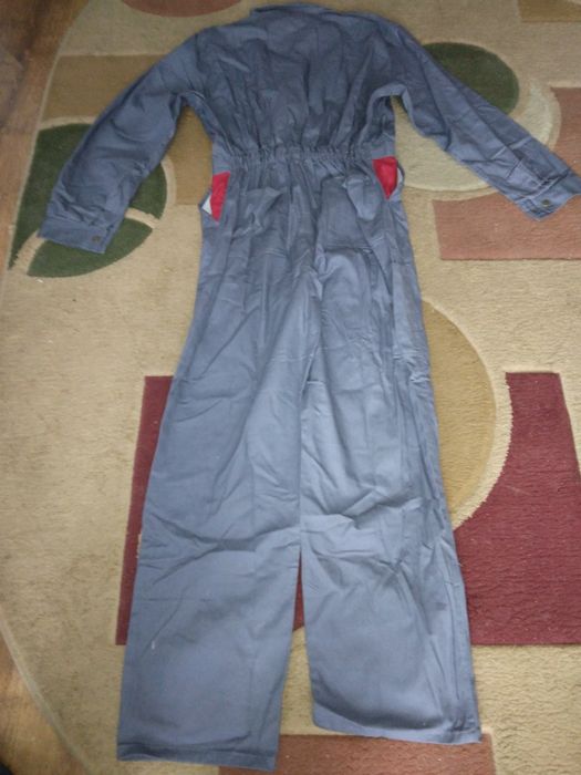 Комбинезон новый. Удобный в работе .