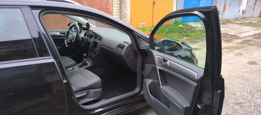 Гольф 7 2013 года 1.2 бензин 6 мкп универсал.