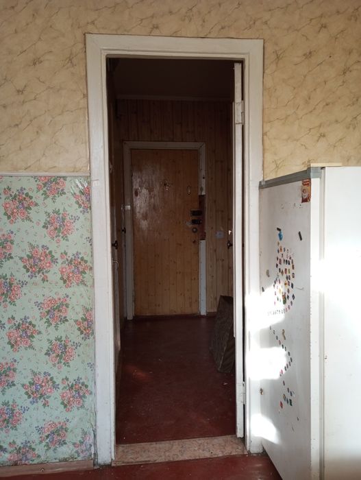 Продам 1 кімнатну квартиру на 5 Зарічному.