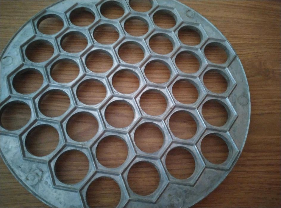 Продается приспособление для лепки пельменей