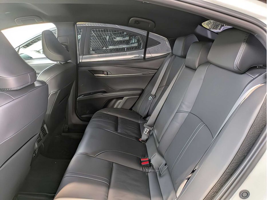 Toyota Camry      2025