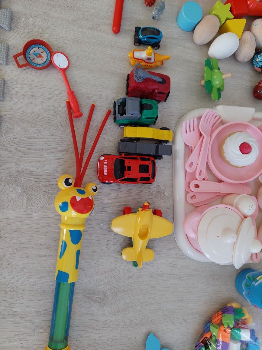 Zestaw zabawek dla dzieci sorter, naczynia do zabawy itp.