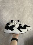 Biało czarne buty sportowe Nike Huarache US 7 40