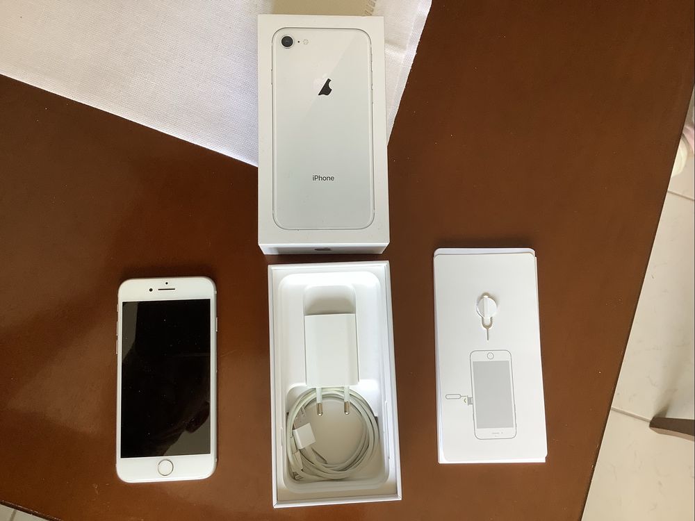 iPhone 8 64 Gb w bardzo dobrym stanie