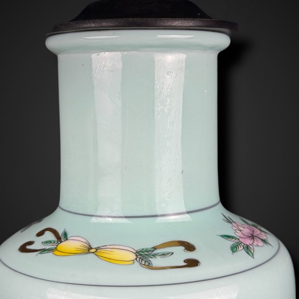 Orientalna lampa stołowa z porcelany z motywem ptaka i kwiatów b51/070