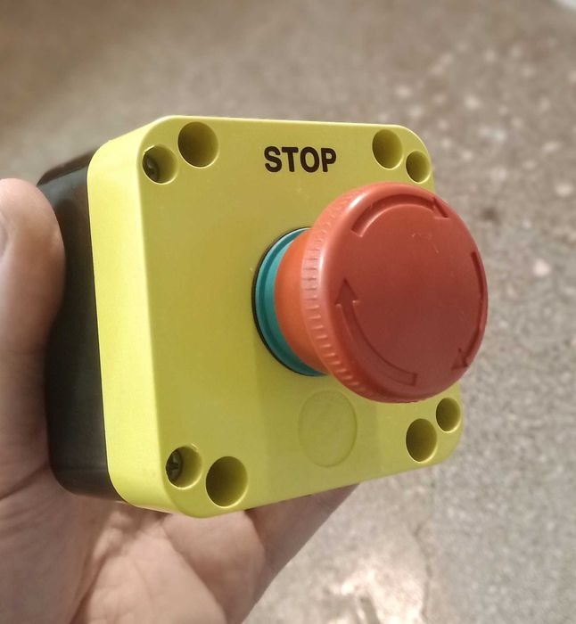 Wyp. garażowa! Wyłącznik awaryjny w obudowie Fi40 1NC PQ01R4N nowy