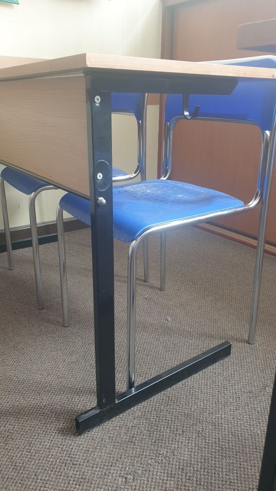 Krzesła Cortina chromowane nogi