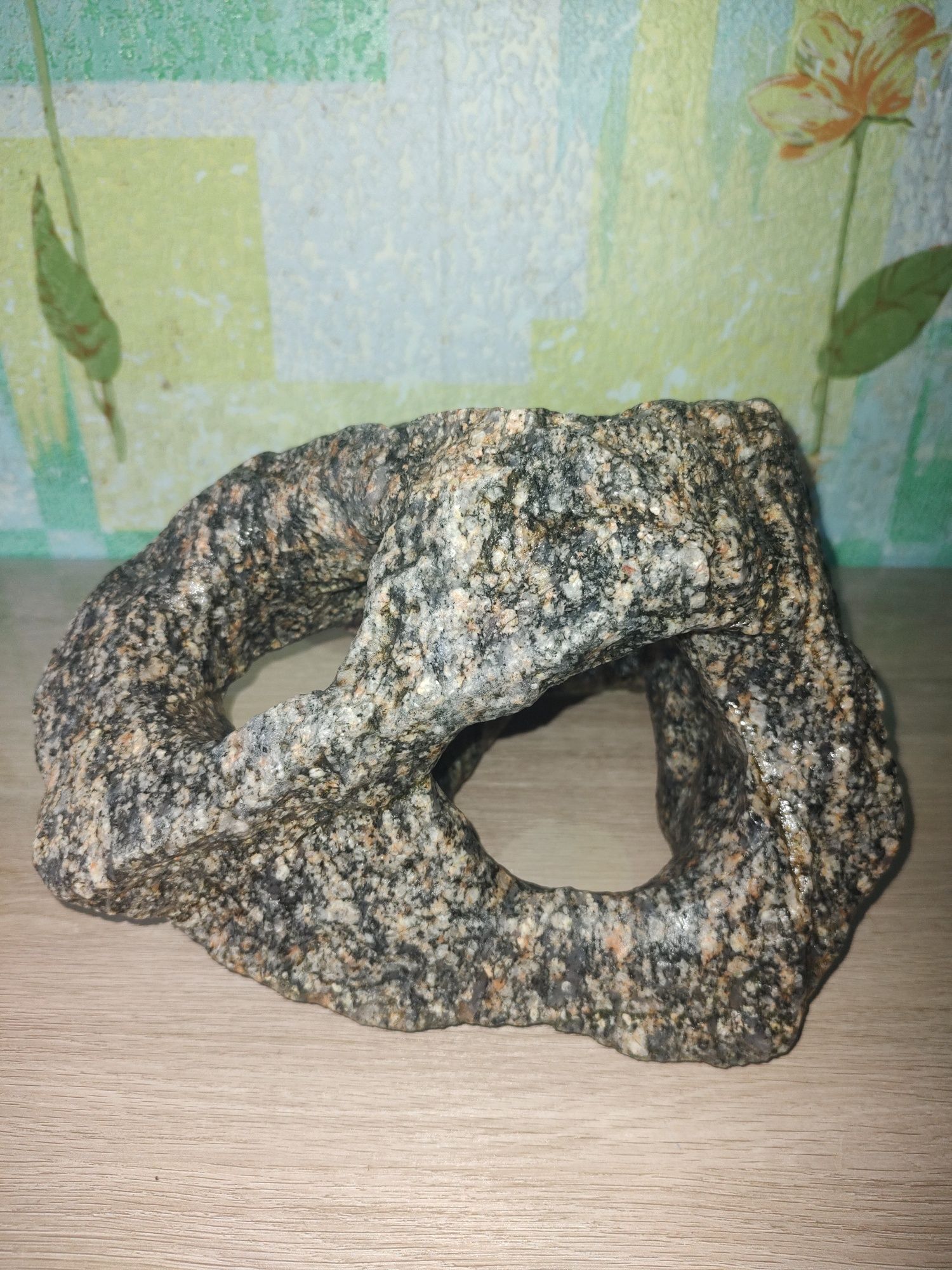 Камень в аквариум грот