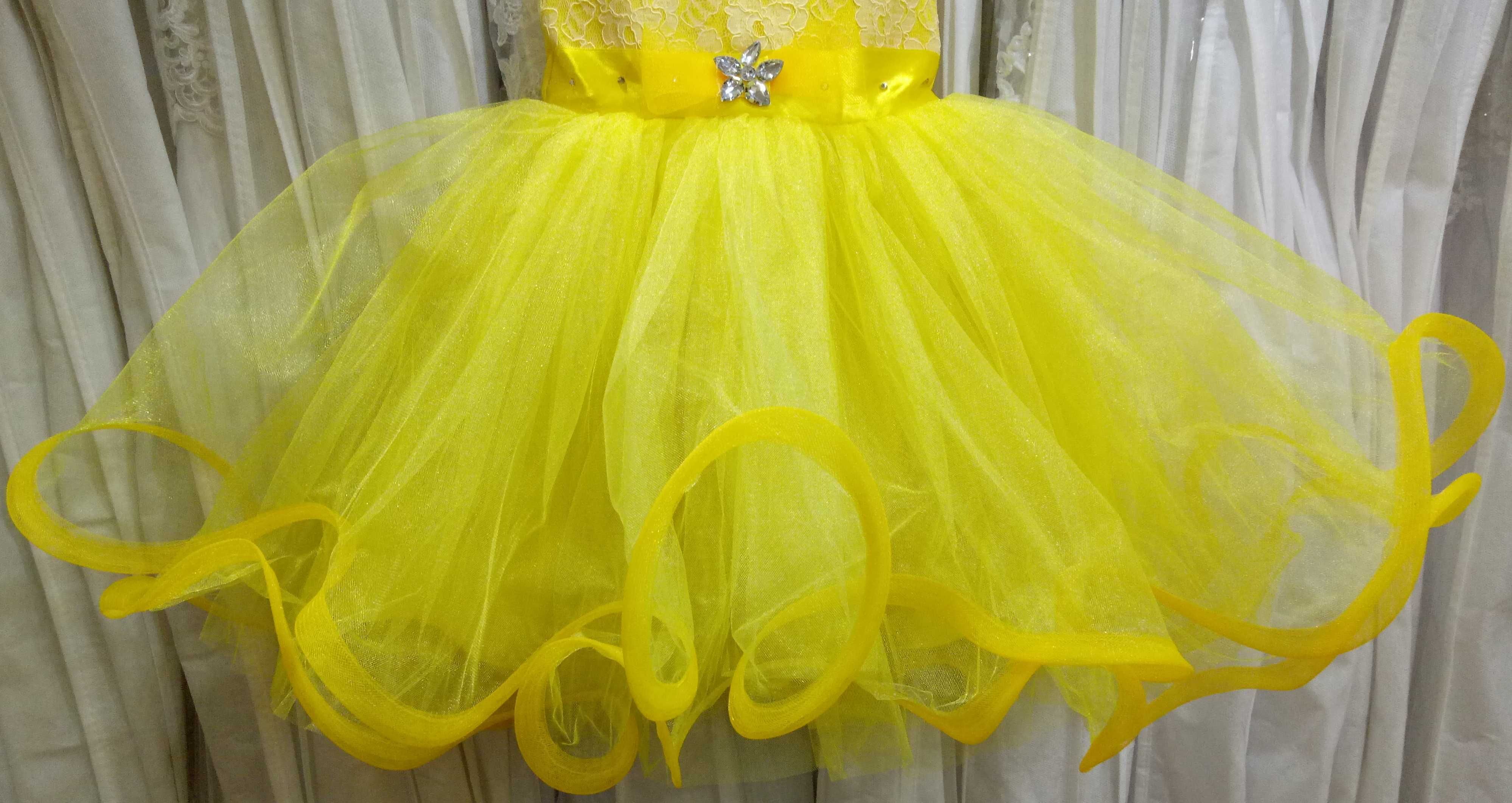 Необычное желтое детское платье-маечка с корсом