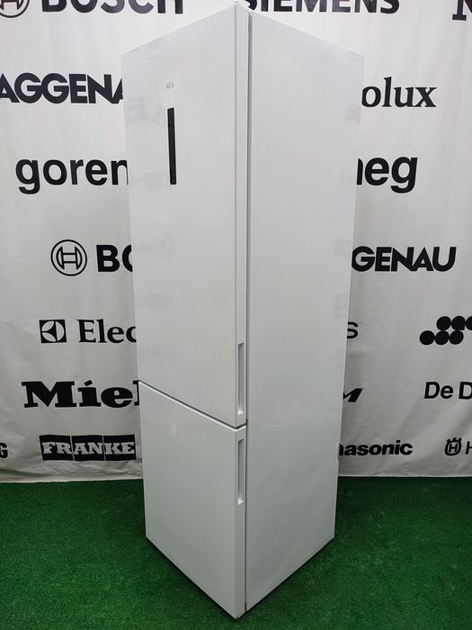 Холодильник з морозильною камерою AEG Serie 8000