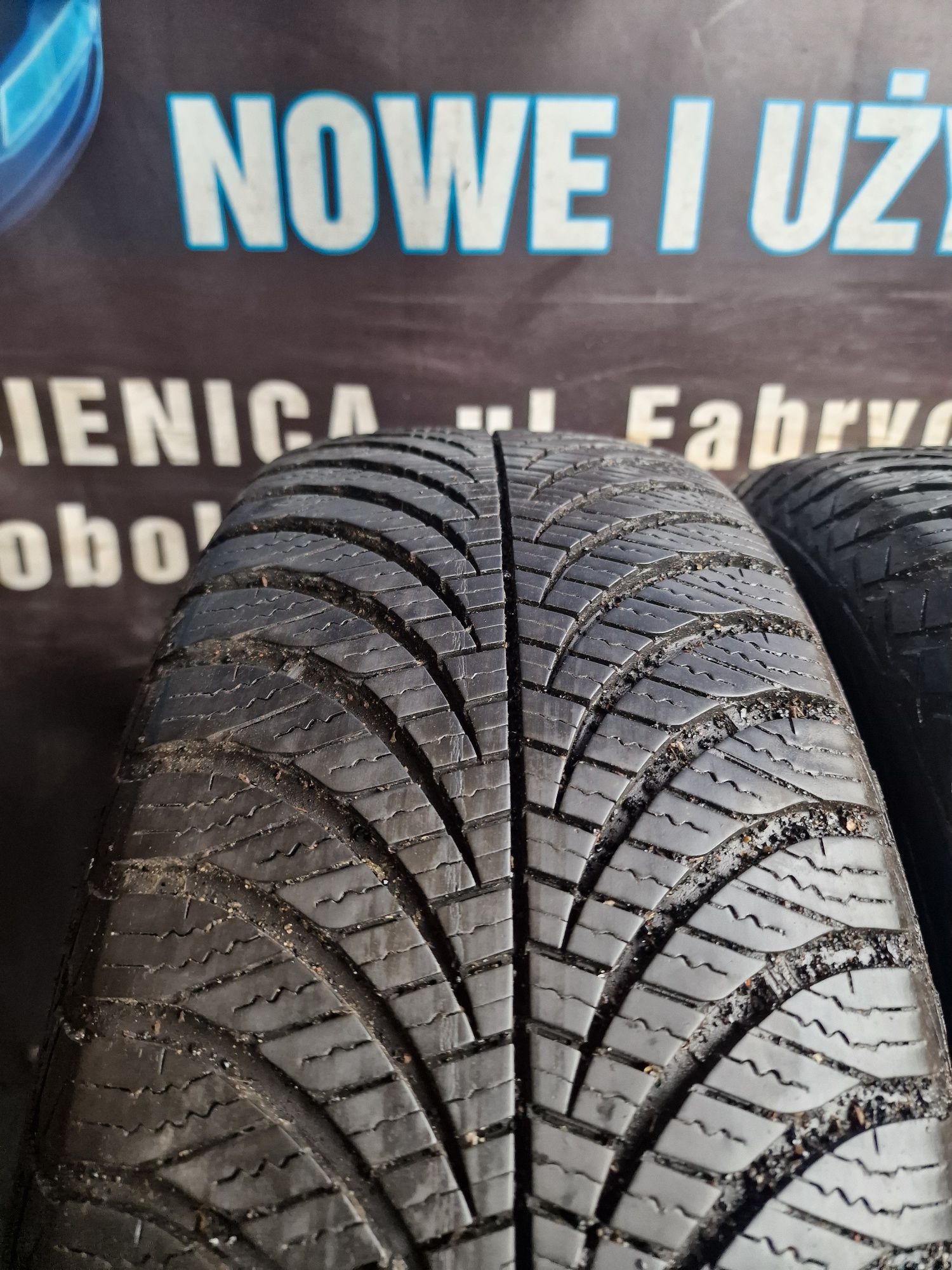 Opony Całoroczne 195/60/15 Goodyear Para 7.8mm