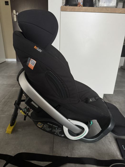 Fotelik samochodowy BeSafe Stretch tylem na pasy