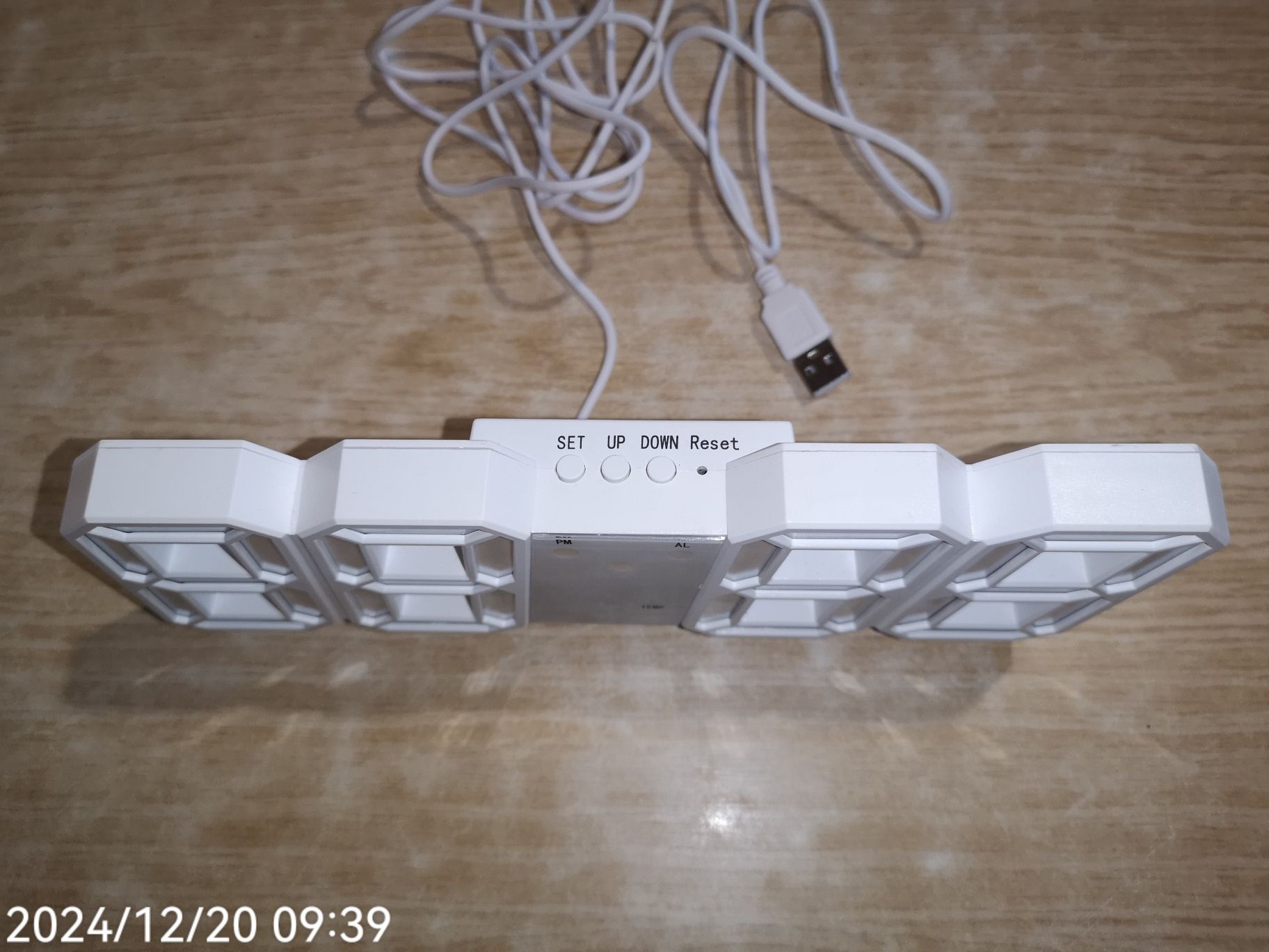 Электронные LED часы VST-883 с будильником, датой, и термометром