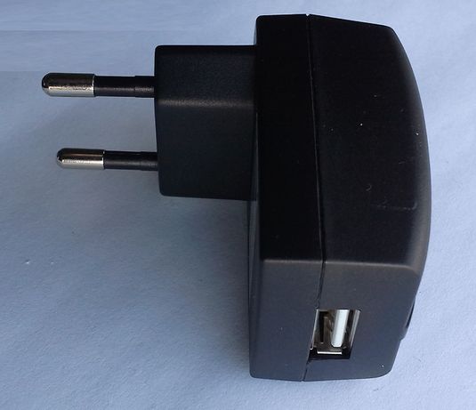 Carregador USB 5 V 900 mA - Novo
