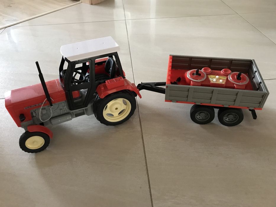 Traktor z przyczepą sterowany Bruder