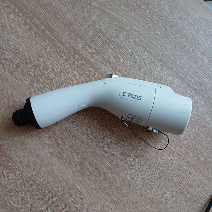 Конектор для зарядного