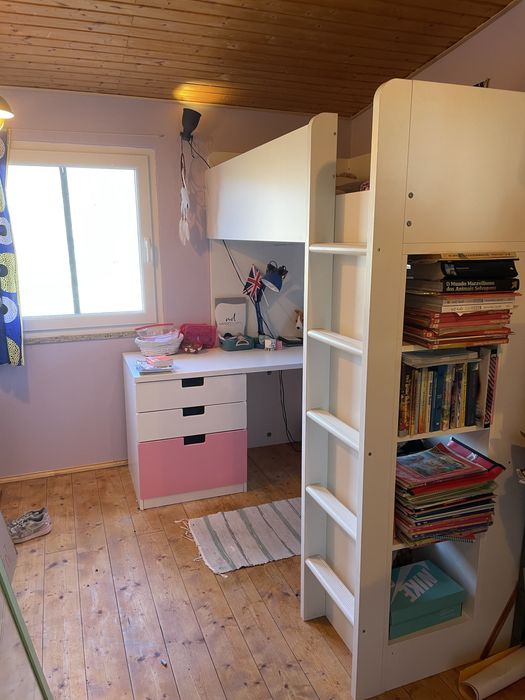 cama alta ikea (tenho 1 em preto e outra em cor de rosa)