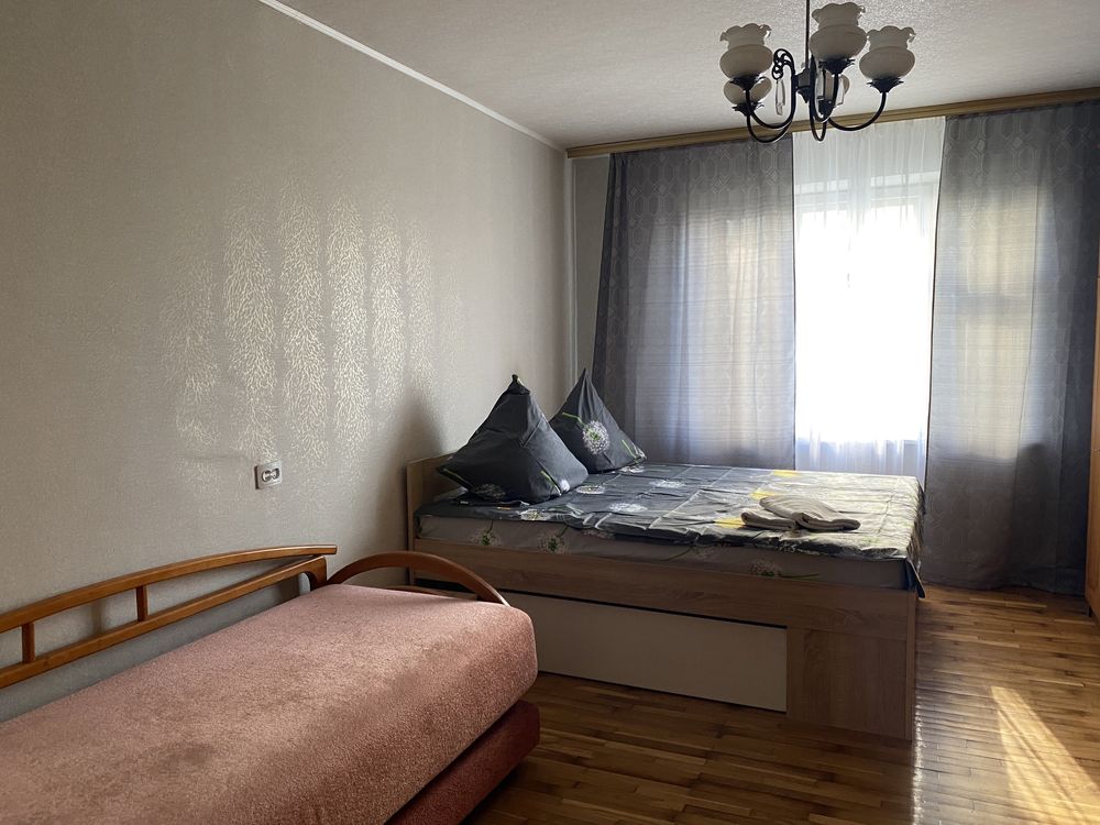 Подобово 2 кімн квартира.  Автозаводська,79.  Інститут ендокринології