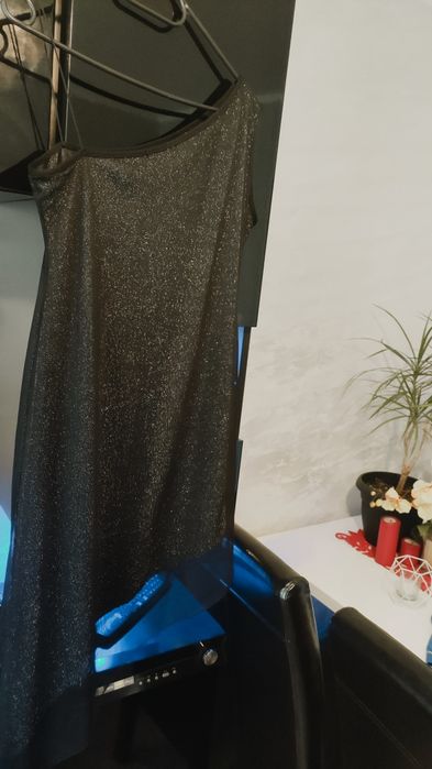 Zjawiskowa, asymetryczna sukienka na jedno ramię marki QUIZ roz. 44