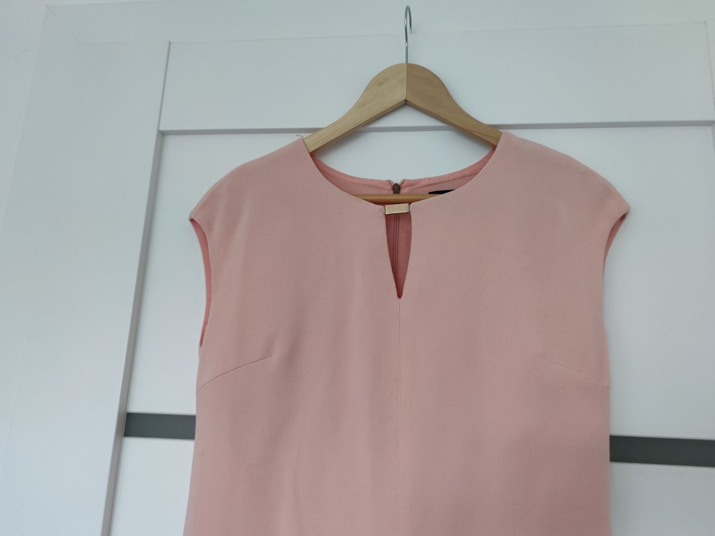 Prosta sukienka łososiowa Reserved 36