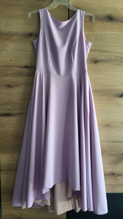 Elegancka sukienka w kolorze liliowym wesele uroczystość