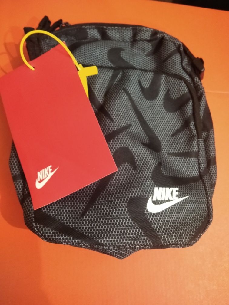 Месенджер Nike Оригінал