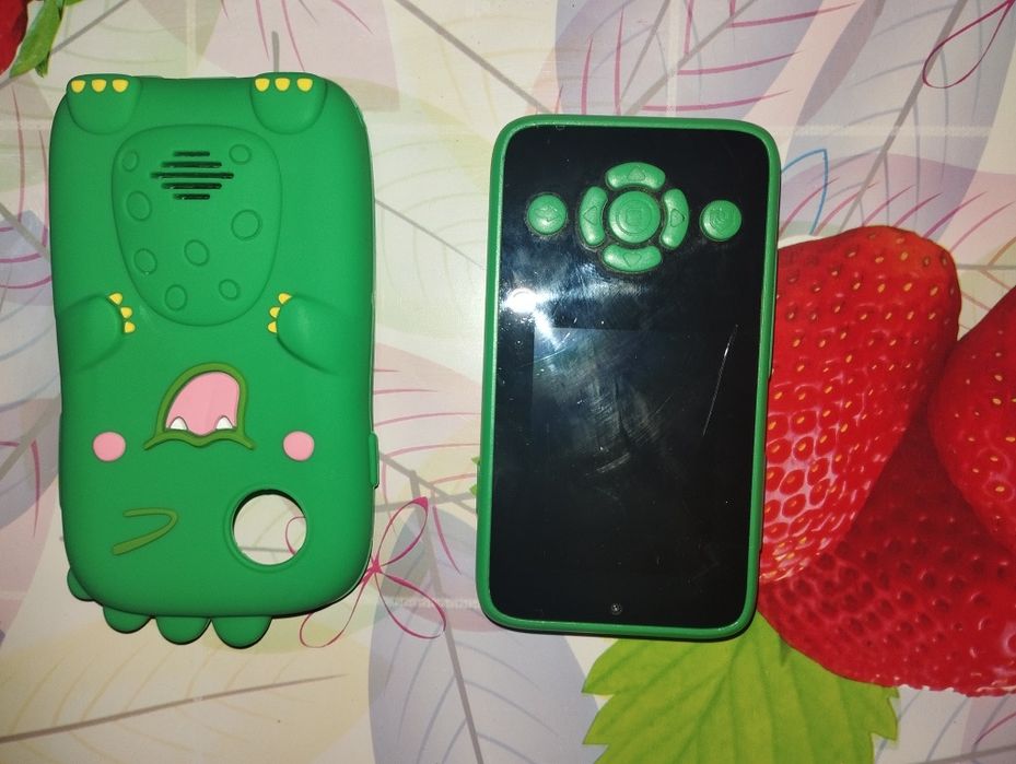 Телефон с чехлом