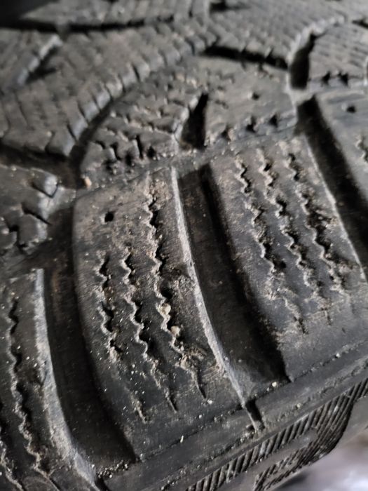 Продам резину 235/55R17 2шт. зима