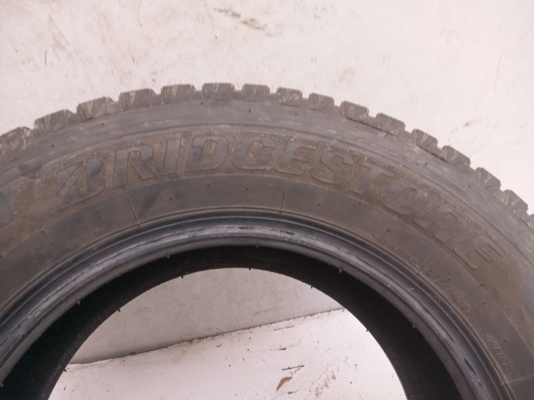 Opona zimowa Bridgestone Blizzak W810 235/65R16c  10mm