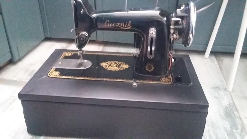 zabytkowa śliczna maszyna do szycia Łucznik
