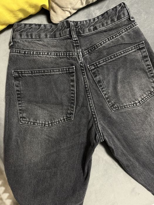 Чорні жіночі джинси прямого крою