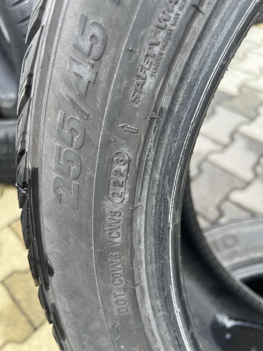 255/45/18 шини стан нових