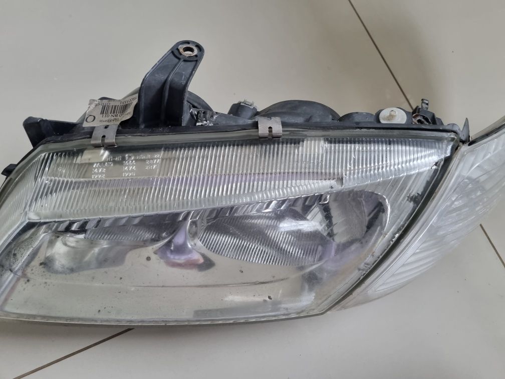 Nissan Almera n16 przed liftem reflektor lampa tył