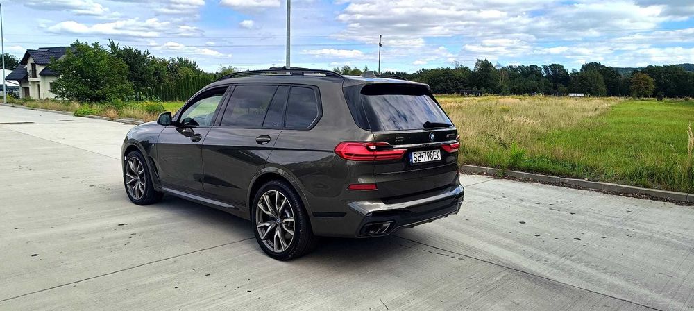 BMW X7 M50i - samochód osobowy