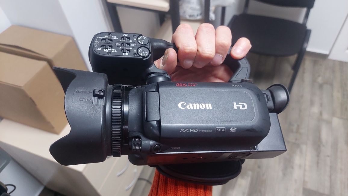 Продам камеру Canon XA11