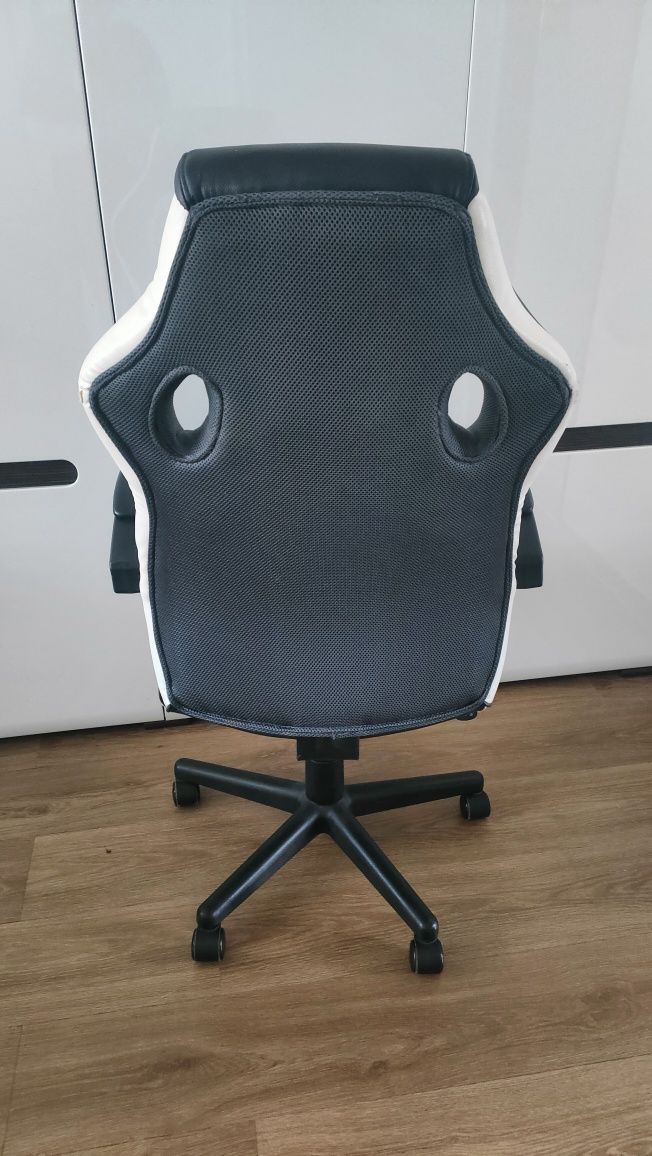 Sprzedam fotel gamingowy