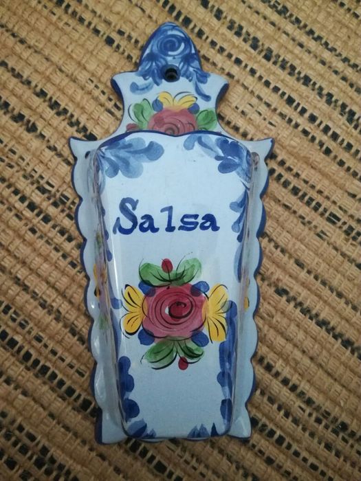 Conjunto prato, suporte salsa e jarra de alcobaça