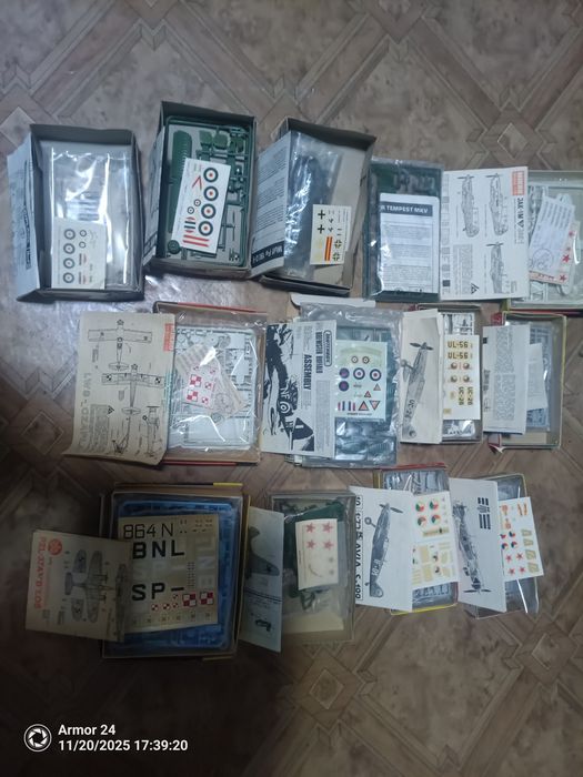 Модели самолётов 19 штук.