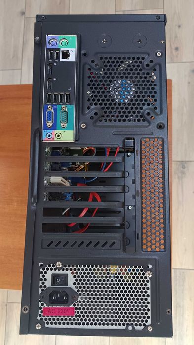 Komputer Intel i5 2400. 8GB DDR3. 120GB SSD, 250GB HDD. Win10 Pro