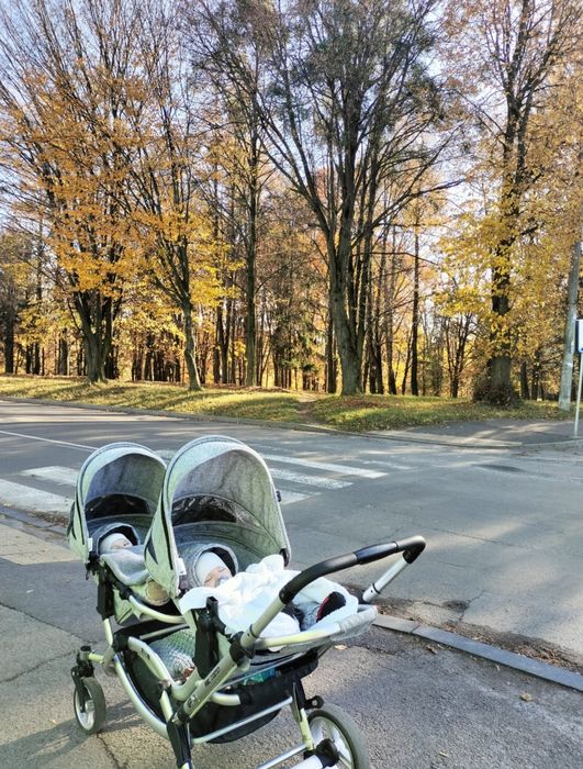 Коляска для двійні